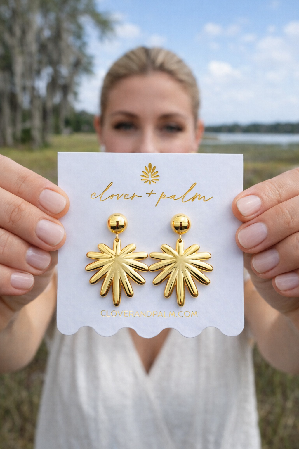 Signature Palm Post Earrings- Medium